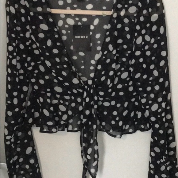 NWT F21 Polka Dot Sheer Black and White Women's Top size M - Picture 2 of 5